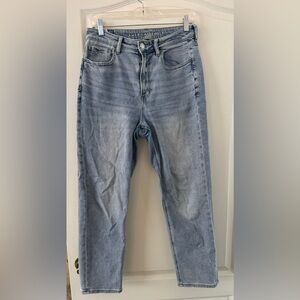 American Eagle mom straight Jean in size 6 short